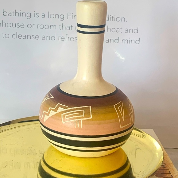 NAATSILID (NAVAJO) HAND CRAFTED POTTERY VASE - Picture 1 of 6